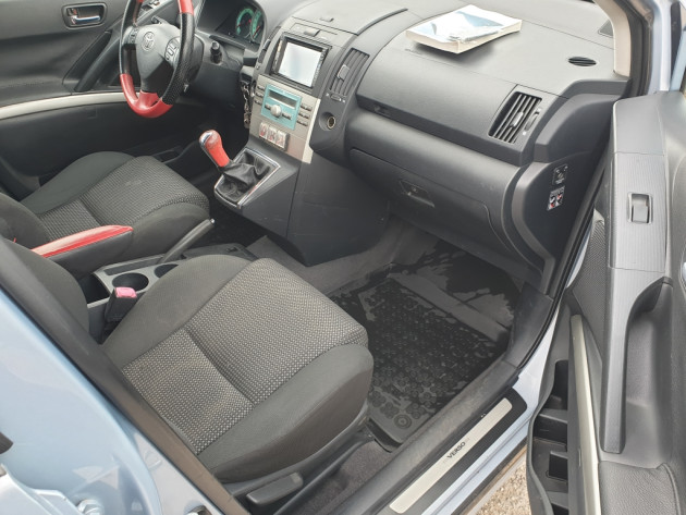 Toyota Corolla Verso 2.2 D 130kW 6ātr.03.07` - attēls 16