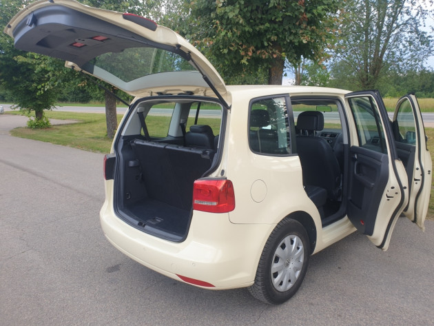 VW Touran 2.0TDi 7vietas Comfline 09.15` - attēls 9