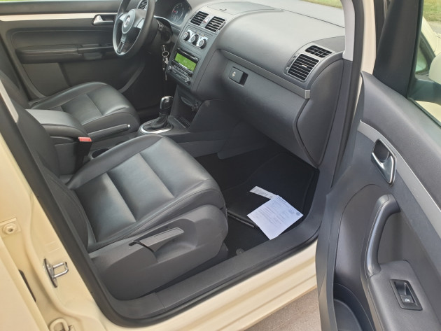 VW Touran 2.0TDi 7vietas Comfline 09.15` - attēls 15