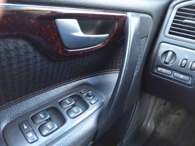 Volvo V70 2.4D 120kW Momentum 09.03` - attēls 12