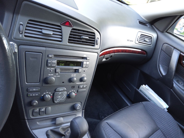 Volvo V70 2.4D 120kW Momentum 09.03` - attēls 14