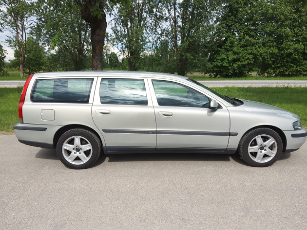 Volvo V70 2.4D 120kW Momentum 09.03` - attēls 7