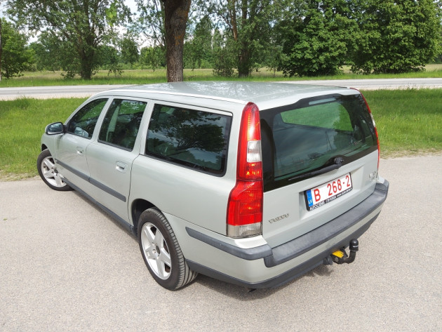 Volvo V70 2.4D 120kW Momentum 09.03` - attēls 2