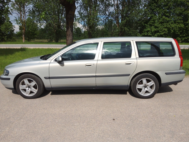 Volvo V70 2.4D 120kW Momentum 09.03` - attēls 6