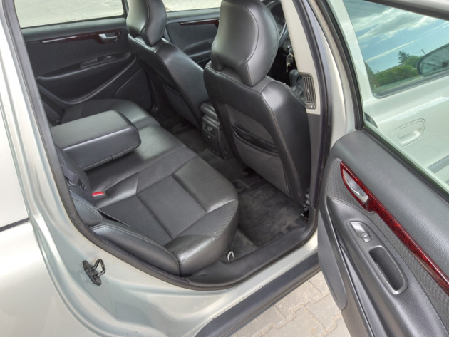 Volvo V70 2.4D 120kW Momentum 09.03` - attēls 18