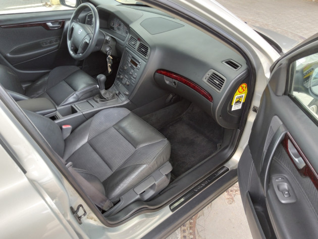Volvo V70 2.4D 120kW Momentum 09.03` - attēls 15