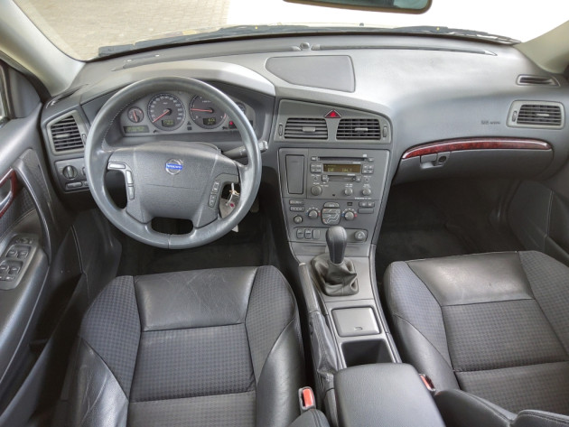 Volvo V70 2.4D 120kW Momentum 09.03` - attēls 11