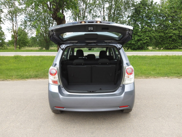 Toyota Verso 2.0 D4D 93kW 7vietas 12.10` - attēls 21