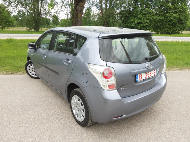 Toyota Verso 2.0 D4D 93kW 7vietas 12.10` - attēls 2