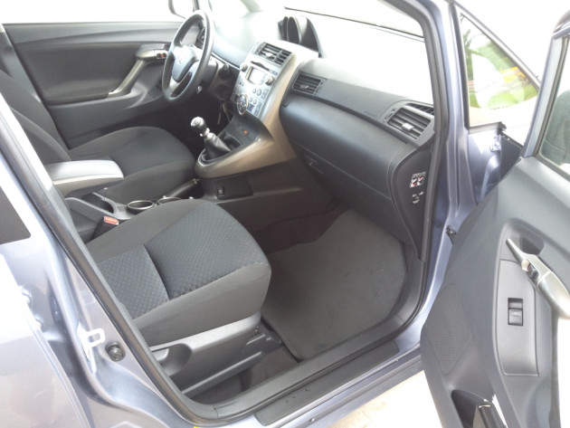 Toyota Verso 2.0 D4D 93kW 7vietas 12.10` - attēls 14