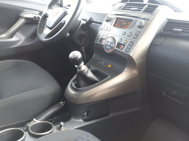 Toyota Verso 2.0 D4D 93kW 7vietas 12.10` - attēls 13
