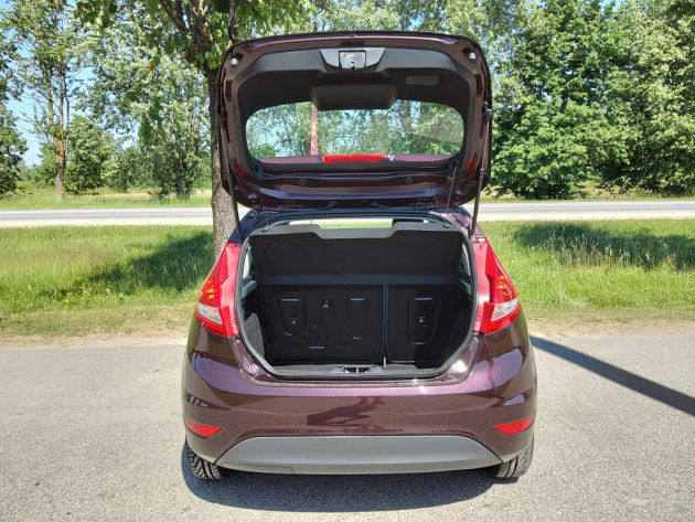 Ford Fiesta1.6TDCi 70kW Titanium 11.10' - attēls 18