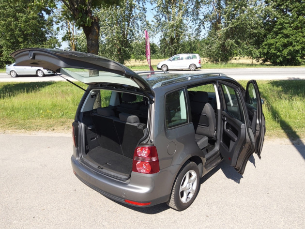 VW Touran 1.9TDi 77kW HIGHLINE 06.07` - attēls 9