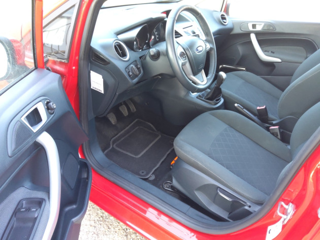 Ford Fiesta Titanium 1.6TDCi 70kW 07.12` - attēls 10