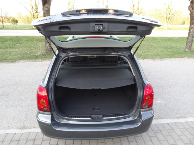 Toyota Avensis 2.2D-4D110kw Executive 09.06` - attēls 27