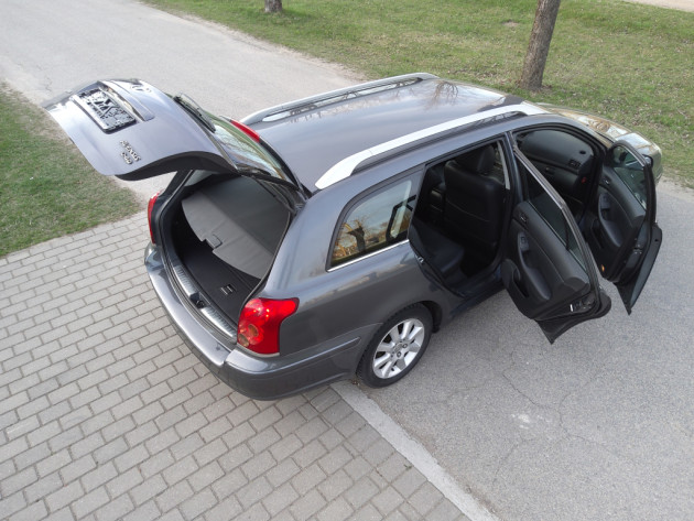 Toyota Avensis 2.2D-4D110kw Executive 09.06` - attēls 9