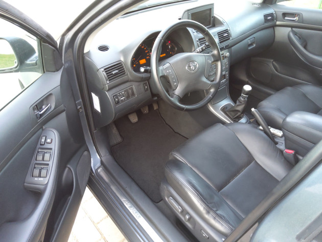 Toyota Avensis 2.2D-4D110kw Executive 09.06` - attēls 10