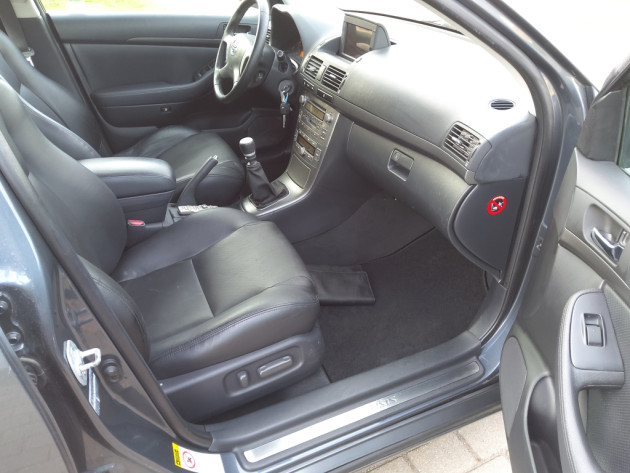 Toyota Avensis 2.2D-4D110kw Executive 09.06` - attēls 20