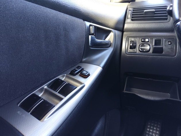 Toyota Corolla 2.0D4D 81kW,5durv.,04.02` - attēls 16