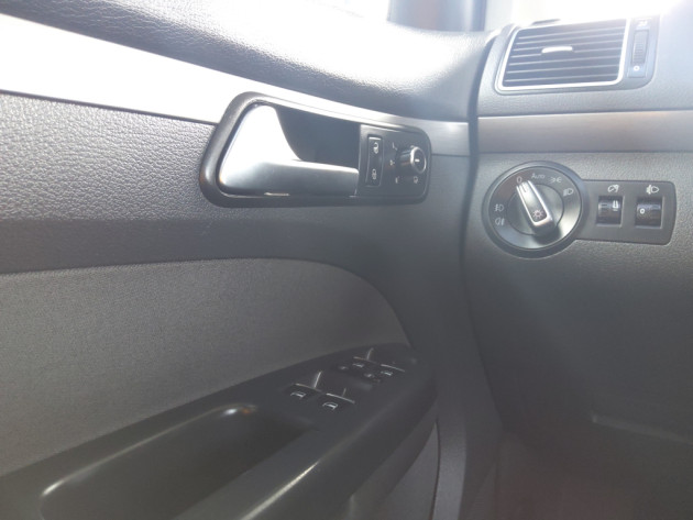 VW Touran 1.6TDI 77kw 7vietas 07.11` - attēls 14