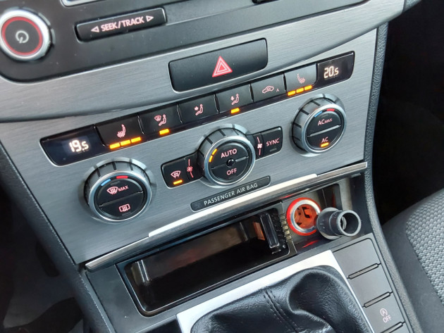 VW Passat  Executive 1.6TDi 77kW 03.13` - attēls 14