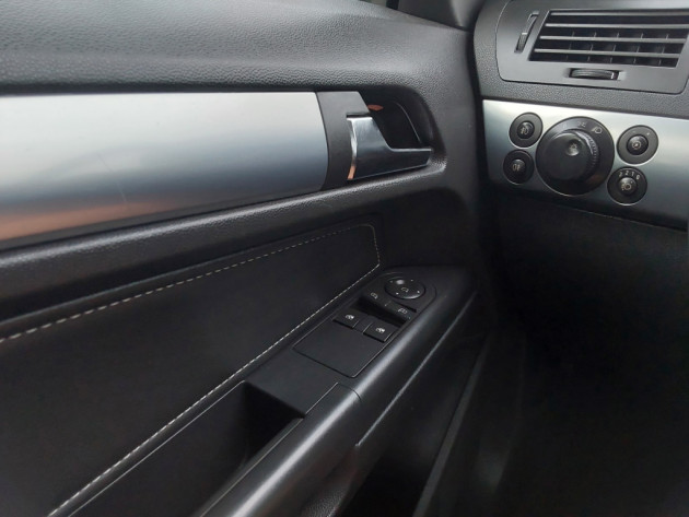Opel Astra Car Cosmo1.9CDTi 110kW 05.08` - attēls 16