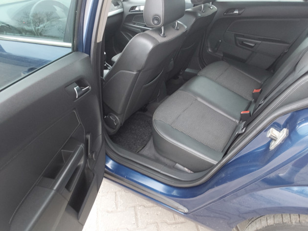 Opel Astra Car Cosmo1.9CDTi 110kW 05.08` - attēls 23