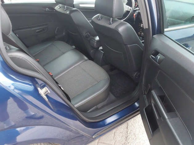Opel Astra Car Cosmo1.9CDTi 110kW 05.08` - attēls 21