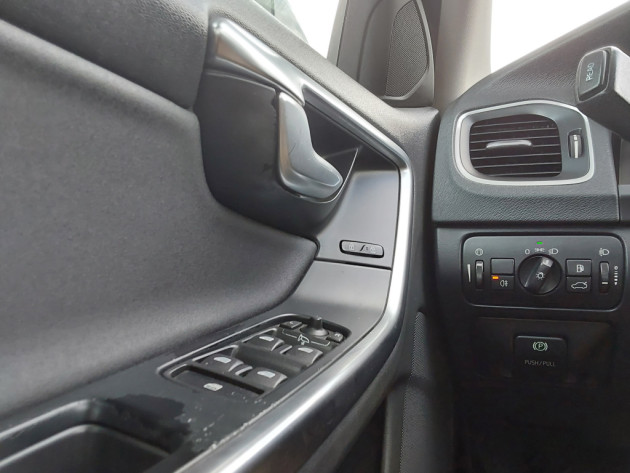 Volvo S60 2.4D5 autom.151kW 11.10` - attēls 12