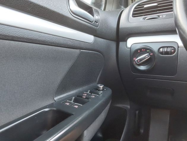 VW GolfVI 2.0 TDI 6ātr.Highline03.11` - attēls 12