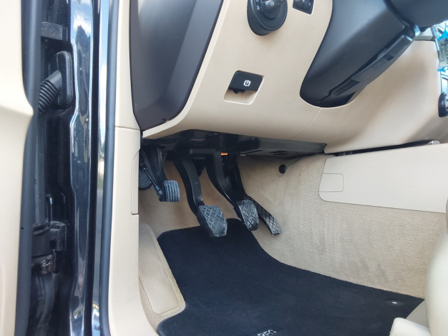 VW Touareg 2.5TDi 120kW 6ātr.,4X4 08.08` - attēls 15
