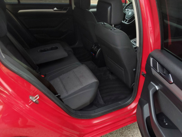 VW Passat 1.6TDi88kW.Automāts,02.16` - attēls 17
