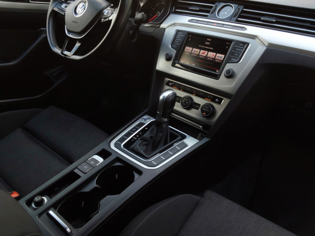 VW Passat 1.6TDi88kW.Automāts,02.16` - attēls 12