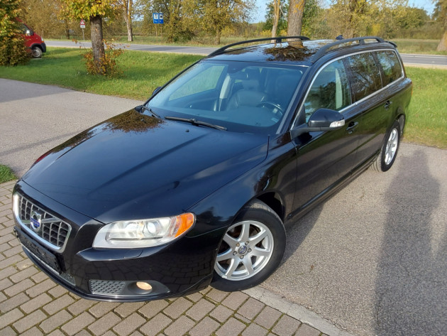Volvo V70 2.4D5 Momentum 6ātr.,09.09` - attēls 1