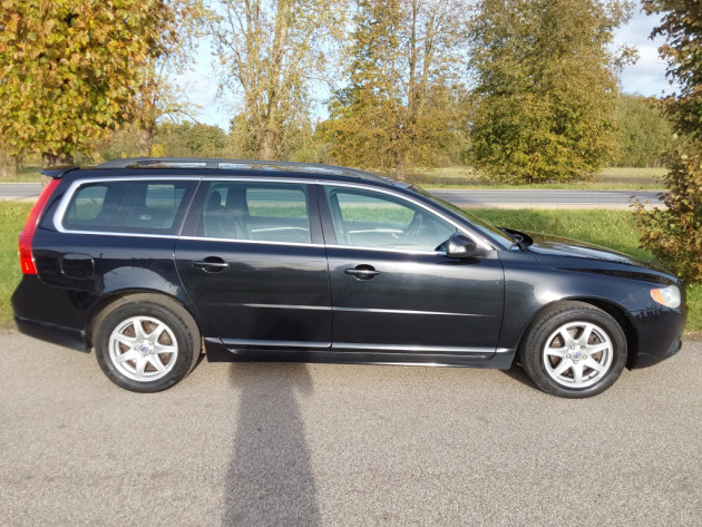 Volvo V70 2.4D5 Momentum 6ātr.,09.09` - attēls 8