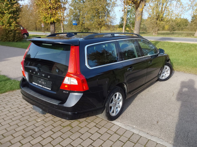 Volvo V70 2.4D5 Momentum 6ātr.,09.09` - attēls 2