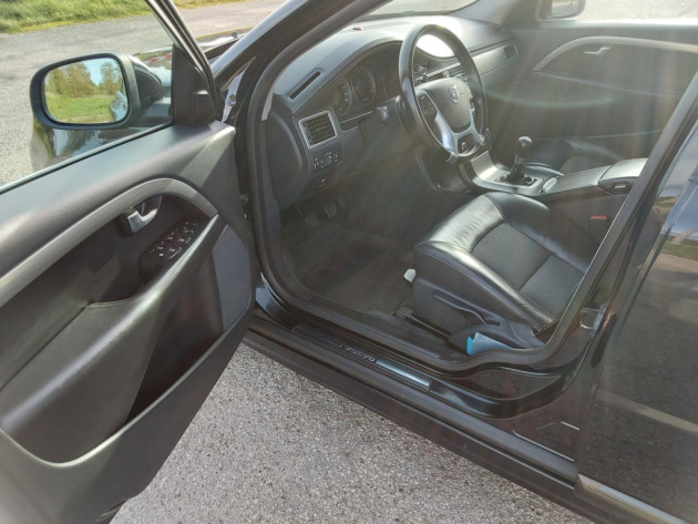 Volvo V70 2.4D5 Momentum 6ātr.,09.09` - attēls 11