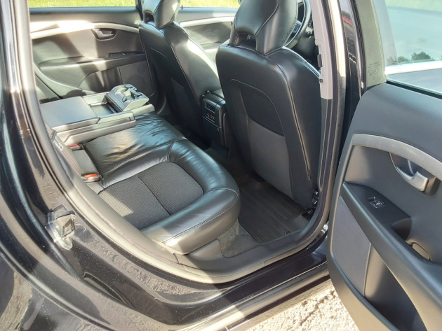 Volvo V70 2.4D5 Momentum 6ātr.,09.09` - attēls 20