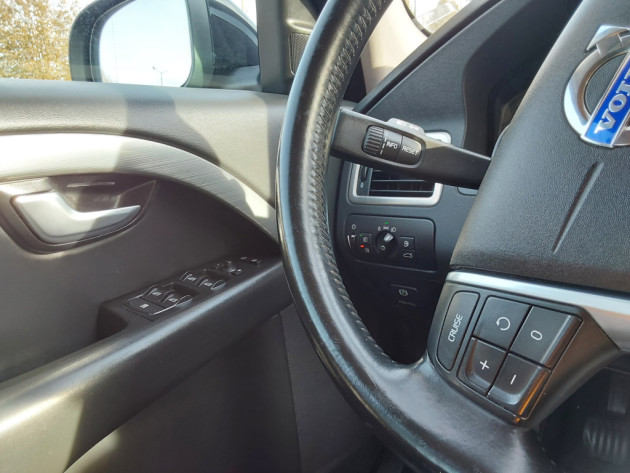 Volvo V70 2.4D5 Momentum 6ātr.,09.09` - attēls 12