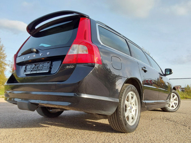 Volvo V70 2.4D5 Momentum 6ātr.,09.09` - attēls 31