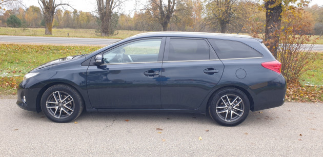 Toyota Auris 2.0D4D 91kW 04.15` - attēls 8