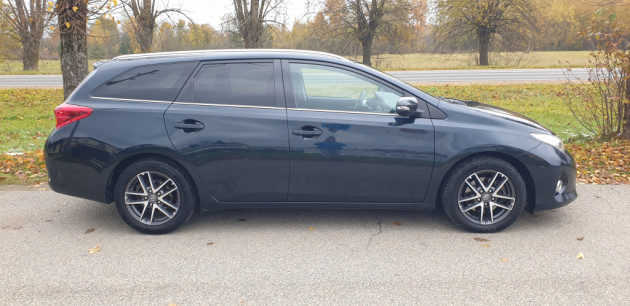 Toyota Auris 2.0D4D 91kW 04.15` - attēls 6
