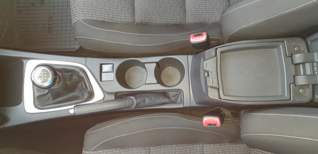 Toyota Auris 2.0D4D 91kW 04.15` - attēls 19