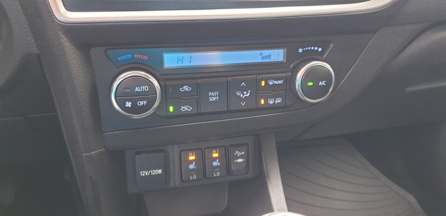 Toyota Auris 2.0D4D 91kW 04.15` - attēls 16