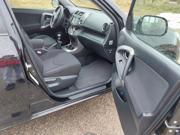 Toyota RAV4 2.2D4D 100kW4X4 Executive04.09` - attēls 23