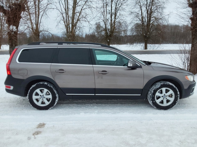 Volvo XC70 2.4D5 Summum 151kw,4X4,01.10` - attēls 7