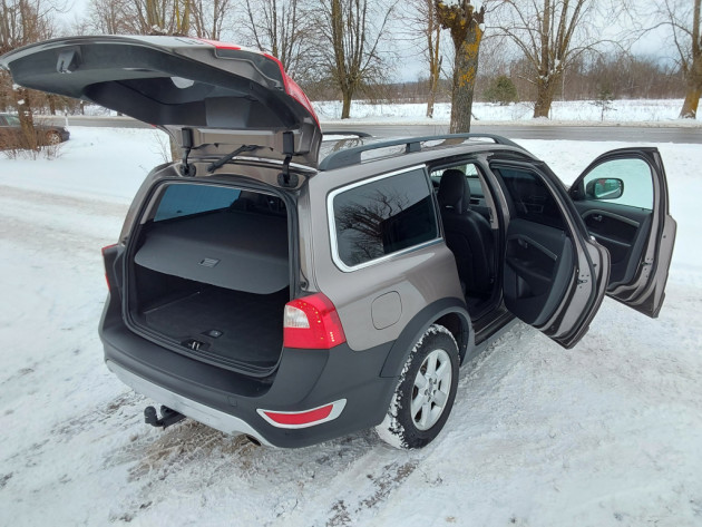 Volvo XC70 2.4D5 Summum 151kw,4X4,01.10` - attēls 11