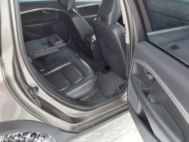 Volvo XC70 2.4D5 Summum 151kw,4X4,01.10` - attēls 21