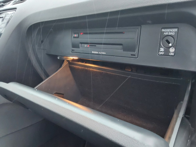 Skoda Octavia 2.0TDi 110kw,6ātr.02.14` - attēls 22