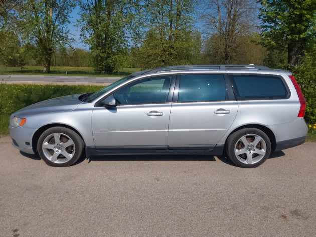 Volvo V70 2.4D5 Momentum,6ātr.,12.07` - attēls 8